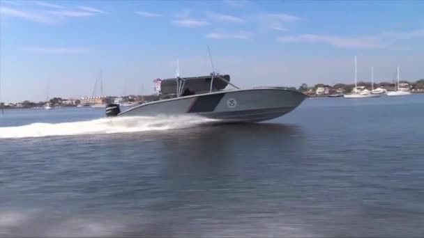 Protección Fronteriza utiliza barco de alta velocidad — Vídeos de Stock