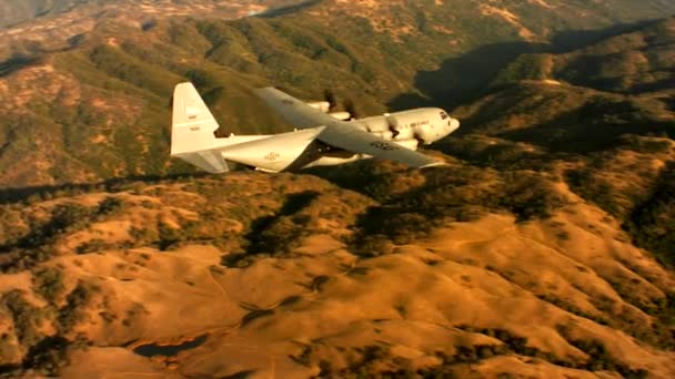 Angkatan Udara AS C-130J dalam penerbangan — Stok Video