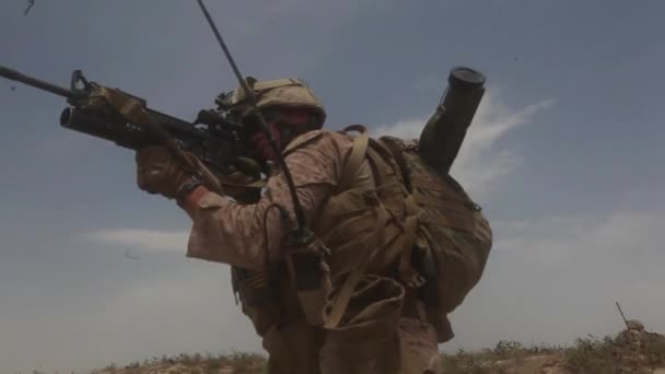US Marines lefoglal-val a tálibok — Stock videók