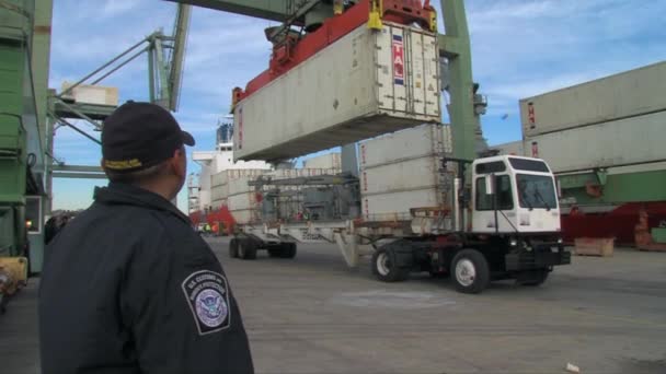 Seguridad Nacional utiliza escaneo radiológico — Vídeo de stock