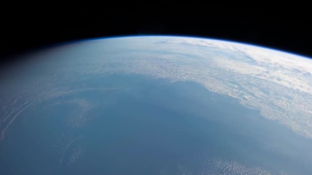 La Estación Espacial vuela sobre la tierra — Vídeo de stock