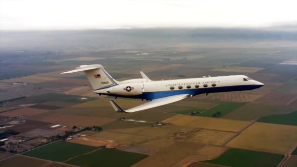 Avión C37 de la Fuerza Aérea de EE.UU. en vuelo — Vídeos de Stock