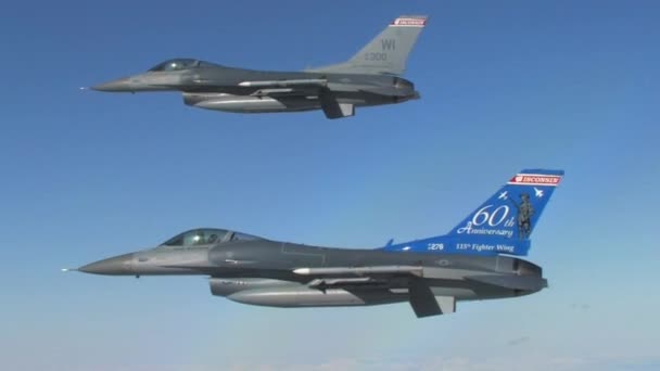 Zwei F-16-Kampfjets — Stockvideo