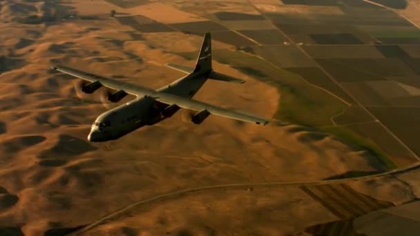 US Air Force C-130j v letu — Stock video