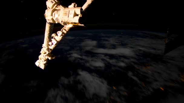 The Space Station flies over the earth — Stock Video