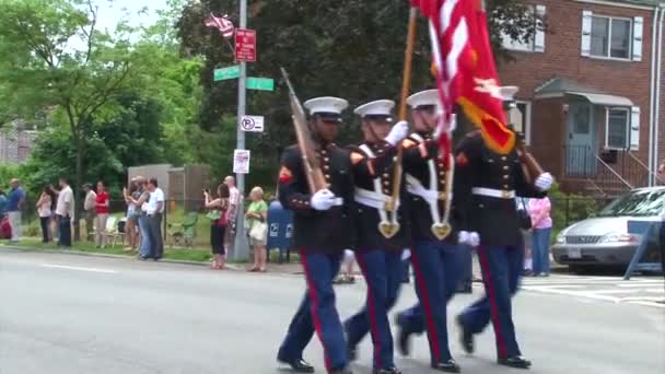 Corpo de Fuzileiros Navais e soldados da Marinha marcham — Vídeo de Stock