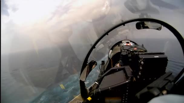 Cockpit de um avião de combate — Vídeo de Stock