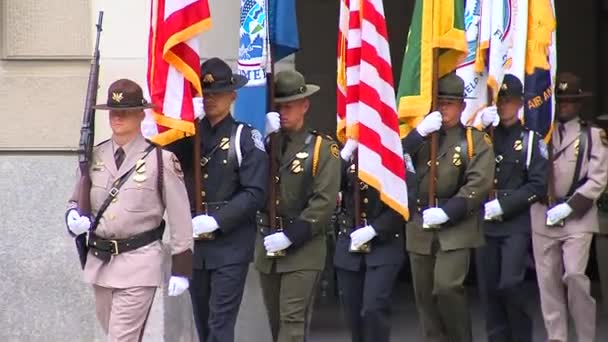 En polis begravning procession utmärkelser — Stockvideo