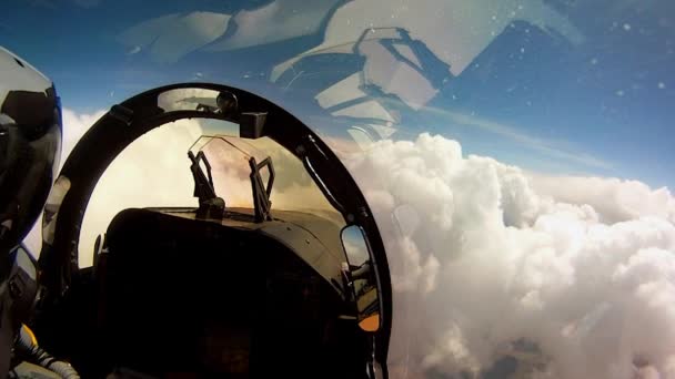 Cockpit eines Kampfflugzeugs — Stockvideo
