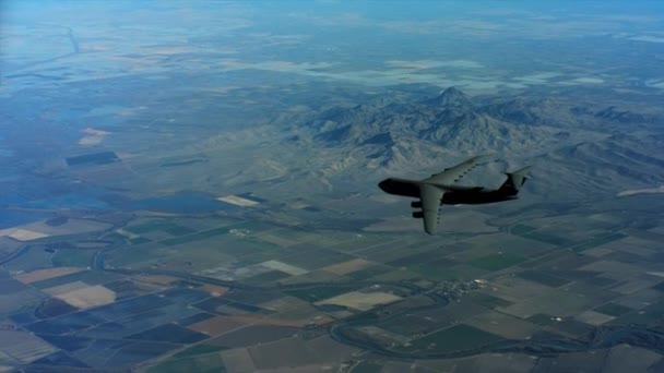 US-Luftwaffe C-5 im Flug — Stockvideo