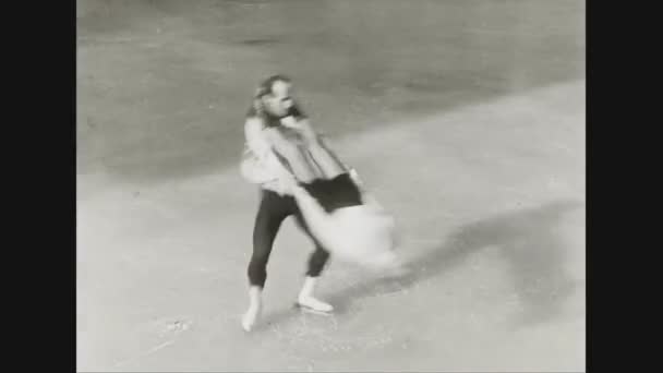 Artistik Patinaj 1931 yılında — Stok video