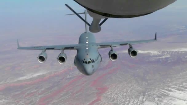 Un C-17 dell'Aeronautica Militare a mezz'aria — Video Stock