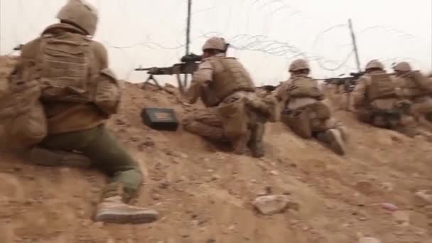 Les marines américains s'engagent avec les talibans — Video