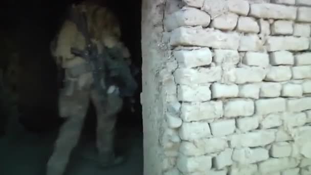 Afleveringen van oorlog in Afghanistan — Stockvideo
