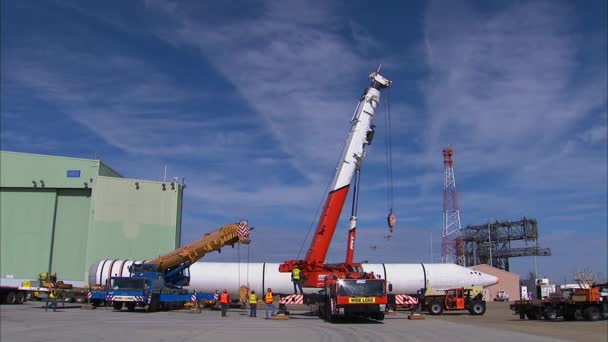 Raketenbooster kommen in trockenen Tüchern an — Stockvideo