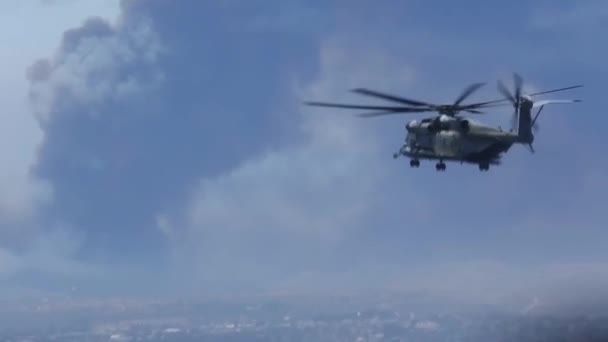 Combate de helicópteros da Marinha dos EUA — Vídeo de Stock