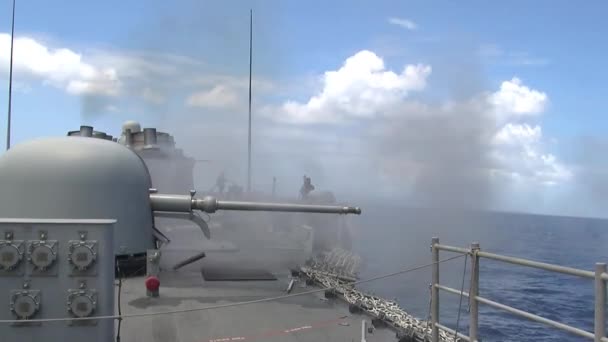 海军作战舰艇将触发其枪 — 图库视频影像