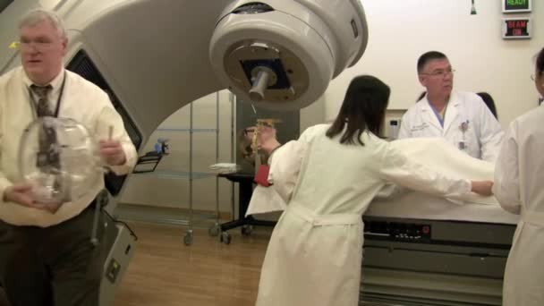 Пациент с раком мозга — стоковое видео