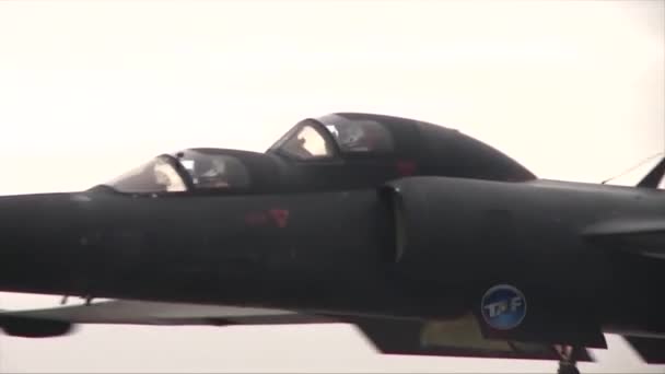 Прилетает самолет-шпион U2 — стоковое видео