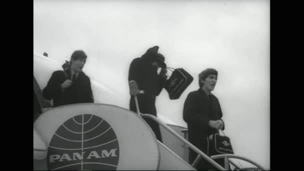 Os Beatles são bem-vindos ao aeroporto JFK — Vídeo de Stock