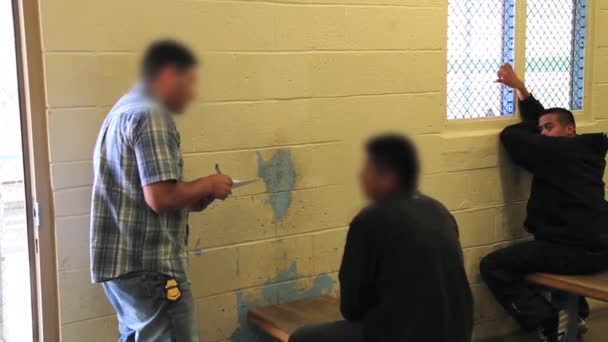 Inmigrantes ilegales detenidos — Vídeo de stock