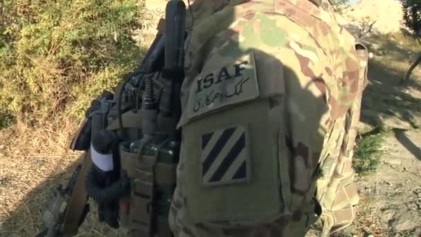 Soldiers on patrol in Afghanistan — Stock Video