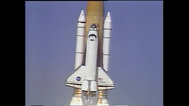 De Space Shuttle Columbia breekt — Stockvideo