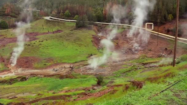 Campos geotérmicos durante el día — Vídeo de stock