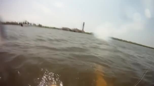 Vista da vítima na água — Vídeo de Stock
