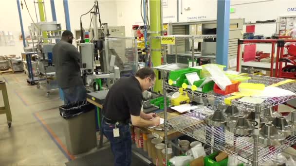 Le microturbine sono assemblate e saldate — Video Stock