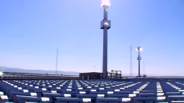 大型的太阳能电池阵列 — 图库视频影像