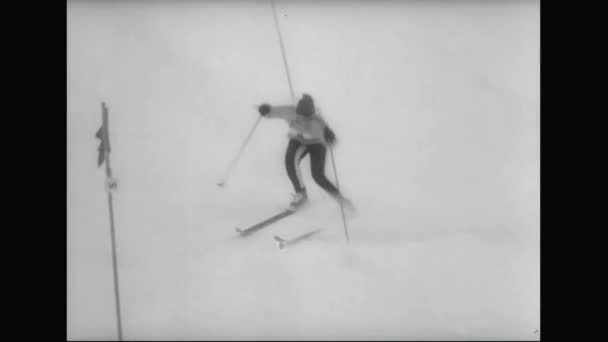 法国接收黄金和白银在妇女的滑雪事件 — 图库视频影像
