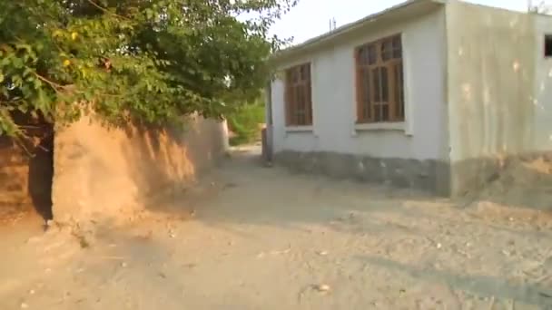 낭가르하르 주에 해병대 순찰 — 비디오