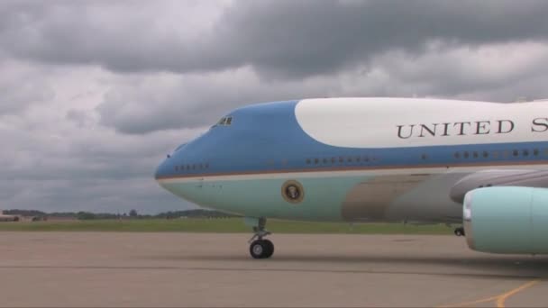 Air Force One taxi 's — Stockvideo