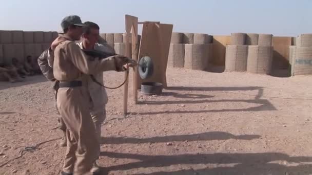 Афганську поліцію і солдати — стокове відео