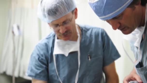 A child undergoes surgery — Stock Video
