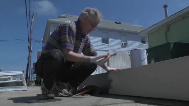 Les communautés reconstruisent des maisons — Video