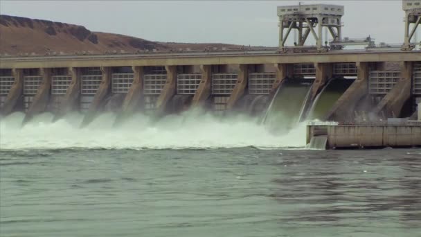 Barragem McNary em Oregon — Vídeo de Stock