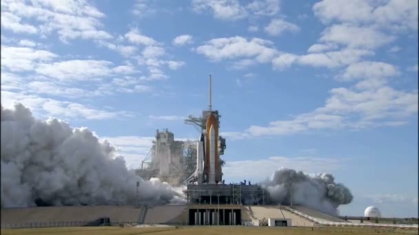 Lanzamiento del transbordador espacial Atlantis — Vídeos de Stock