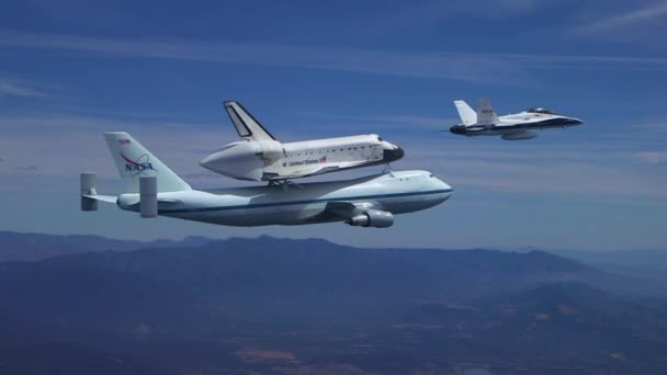 Ônibus espacial Enterprise sobrevoando a costa do Pacífico — Vídeo de Stock