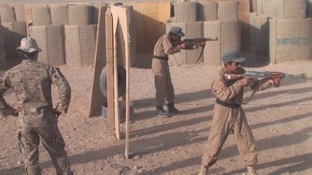 Afghan police and soldiers — Stock Video