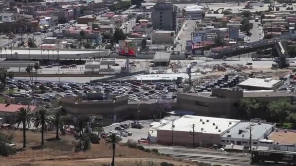 Passagem de fronteira entre os EUA e o México — Vídeo de Stock