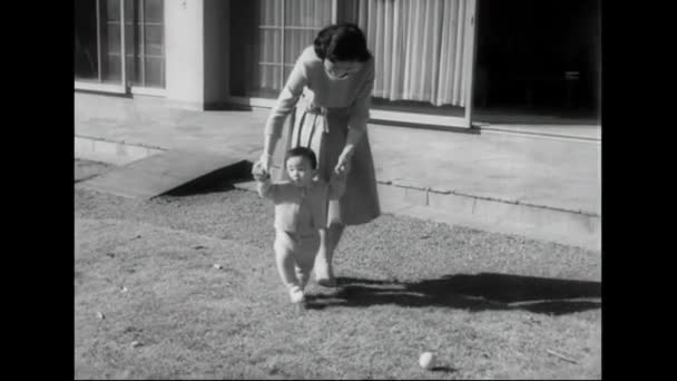 Prince of Japan turns 1 year old in 1961 — Stock Video