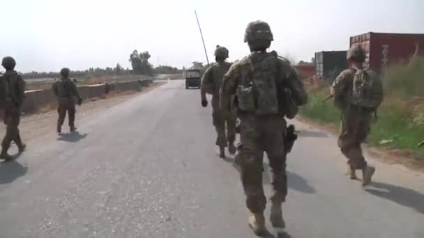 Marines patrouillieren in der Provinz Nangarhar — Stockvideo
