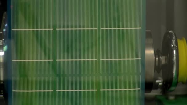 Los paneles solares se fabrican — Vídeo de stock
