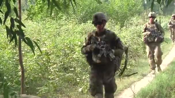 Marines patrull i provinsen Nangarhar — Stockvideo