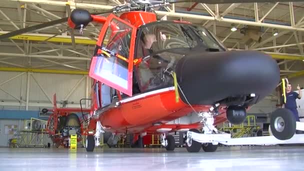 US Coast Guard Medivac helikopter — Stockvideo