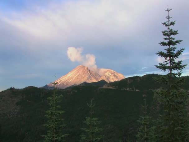 Samengevouwen caldera van Mount St. Helen's — Stockvideo