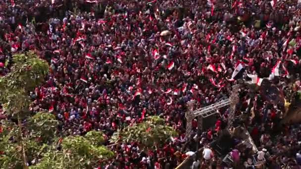 Demonstranten auf Tahrir-Platz in Kairo — Stockvideo