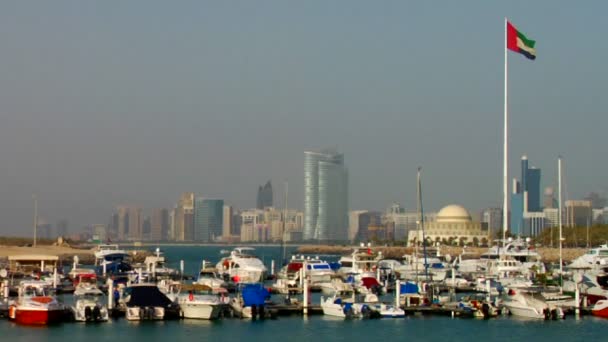 En hamn i Abu Dhabi — Stockvideo